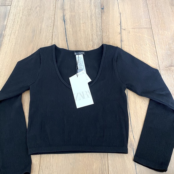 Zara Tops - Zara crop top